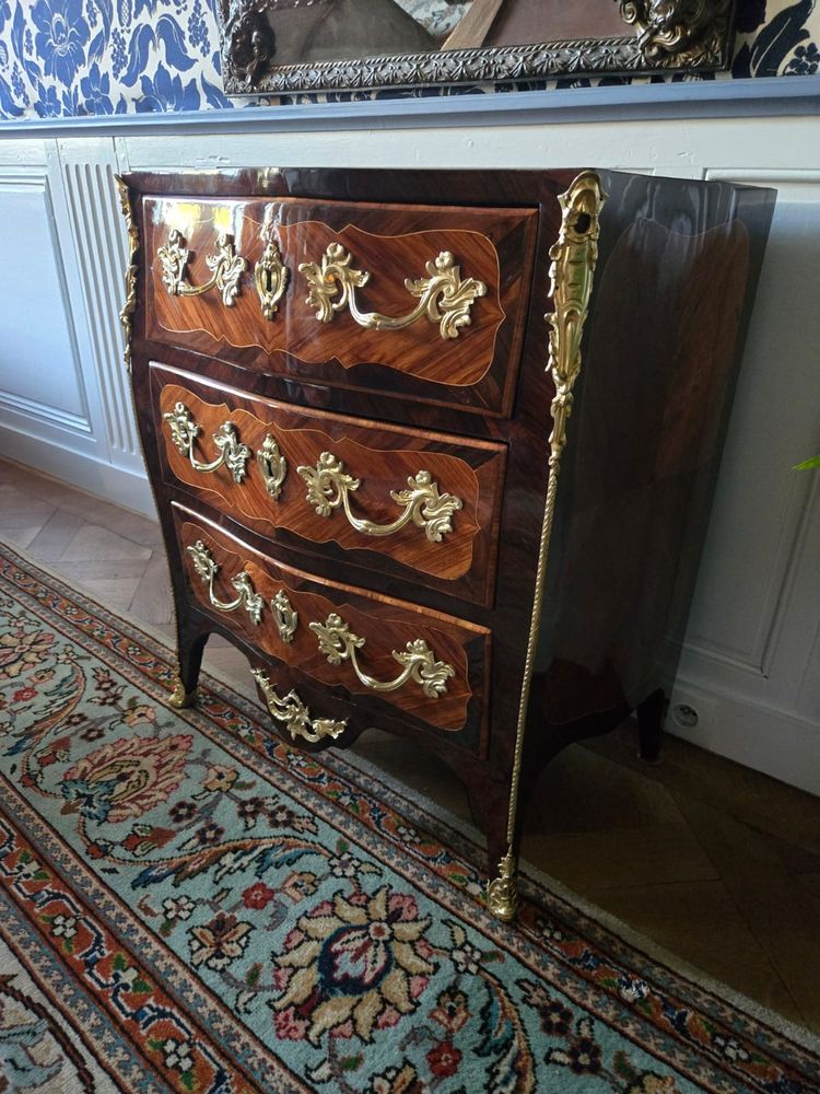 Pierre I Roussel, Commode D’entre Deux D’époque Louis XV. 