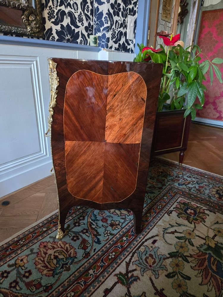 Pierre I Roussel, Commode D’entre Deux D’époque Louis XV. 