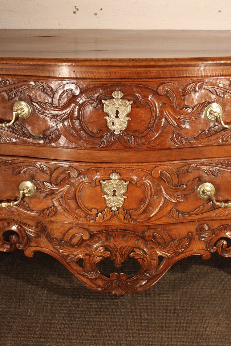 Commode arlésienne 18e