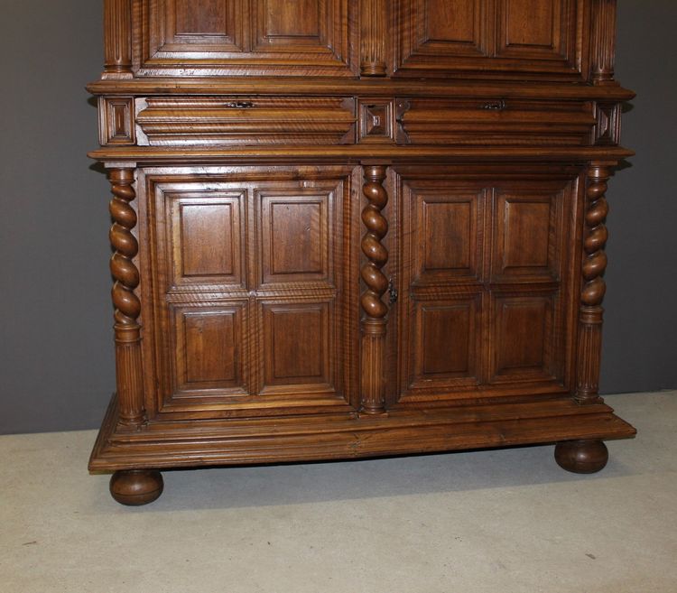 Louis XIII Viertüriges Buffet aus Nussbaum, spätes 17. Jahrhundert