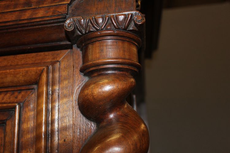 Louis XIII Viertüriges Buffet aus Nussbaum, spätes 17. Jahrhundert