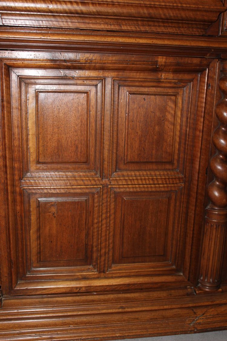 Louis XIII Viertüriges Buffet aus Nussbaum, spätes 17. Jahrhundert