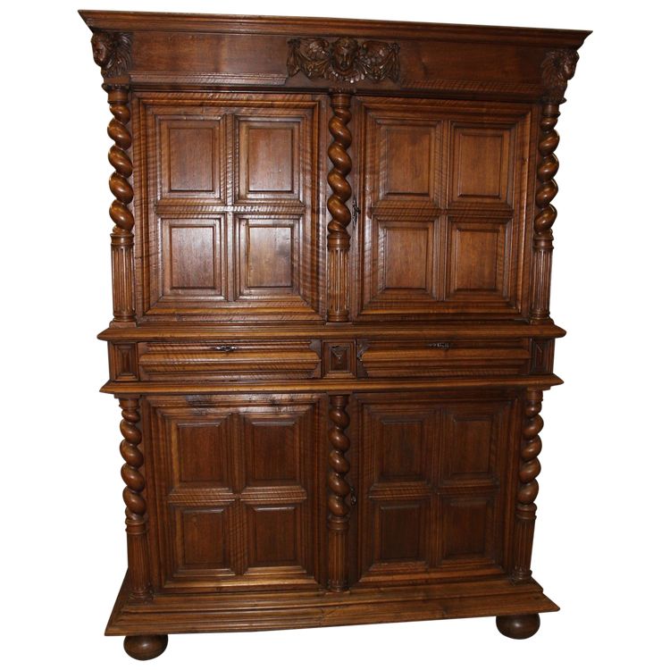 Louis XIII Viertüriges Buffet aus Nussbaum, spätes 17. Jahrhundert