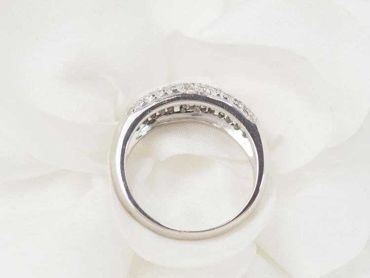 Anello bangle in oro bianco e diamanti