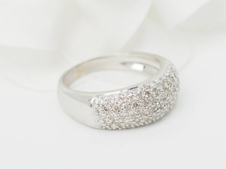 Anello bangle in oro bianco e diamanti