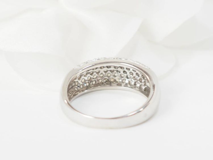 Anello bangle in oro bianco e diamanti