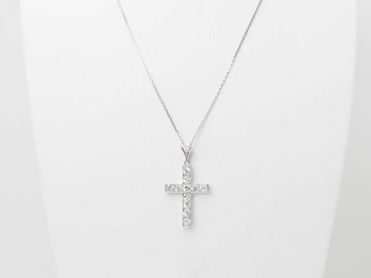 Pendentif croix en platine et diamants