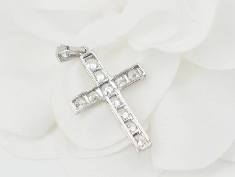 Pendentif croix en platine et diamants