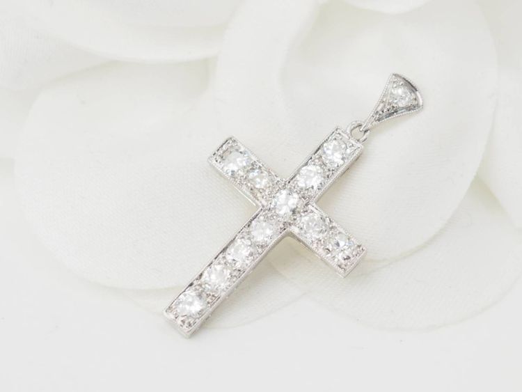 Pendentif croix en platine et diamants