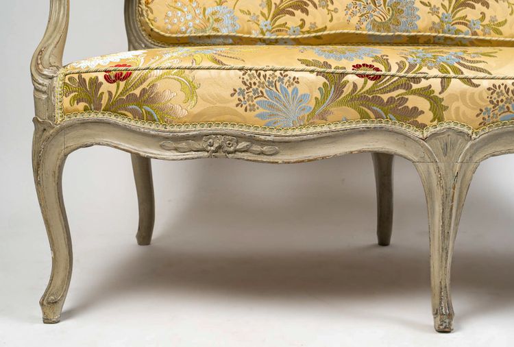 Canapé d’époque Louis XV en Hêtre Laqué estampillé par Jean-Baptiste Delaunay, Vers 1770