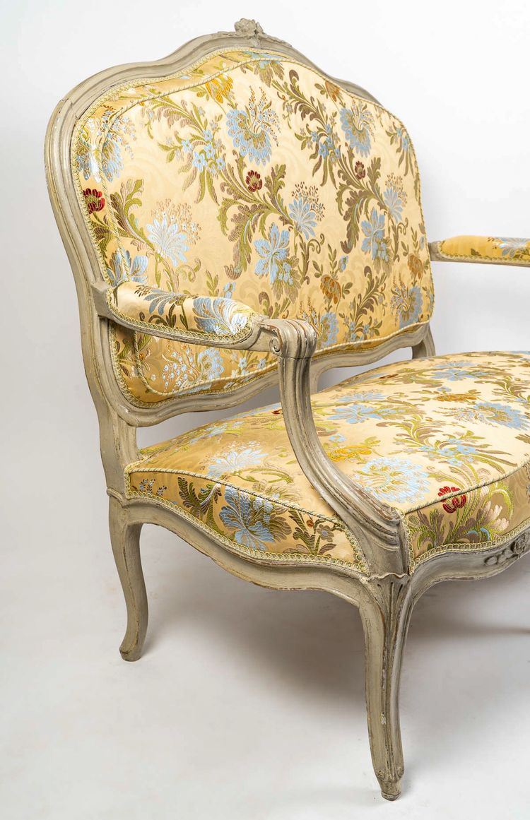 Canapé d’époque Louis XV en Hêtre Laqué estampillé par Jean-Baptiste Delaunay, Vers 1770