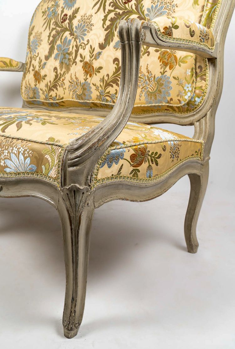 Canapé d’époque Louis XV en Hêtre Laqué estampillé par Jean-Baptiste Delaunay, Vers 1770