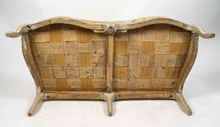 Canapé d’époque Louis XV en Hêtre Laqué estampillé par Jean-Baptiste Delaunay, Vers 1770