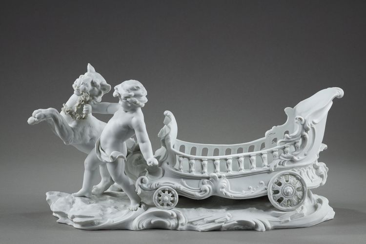 Corbeille à décor de putto et félin, manufacture Richard Eckert & Co
