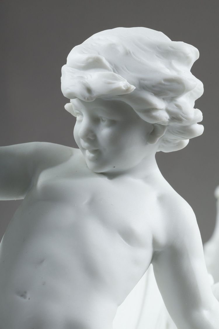 Corbeille à décor de putto et félin, manufacture Richard Eckert & Co