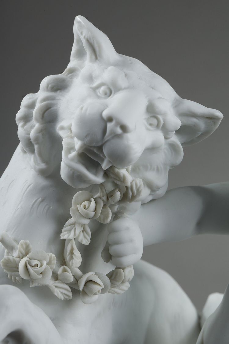 Corbeille à décor de putto et félin, manufacture Richard Eckert & Co