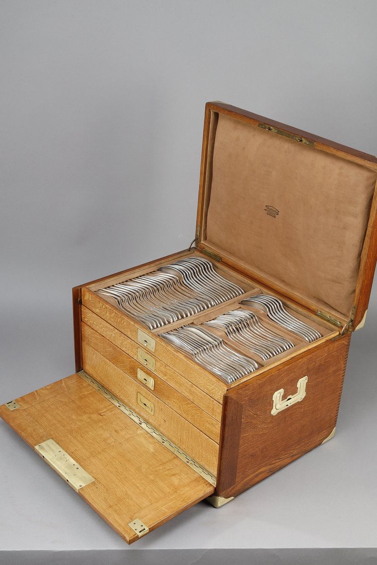 IMPORTANT SILVER AND Mother-of-pearl FLATWARE , IN ORIGINAL CASE. TÉTARD FRÈRES.
