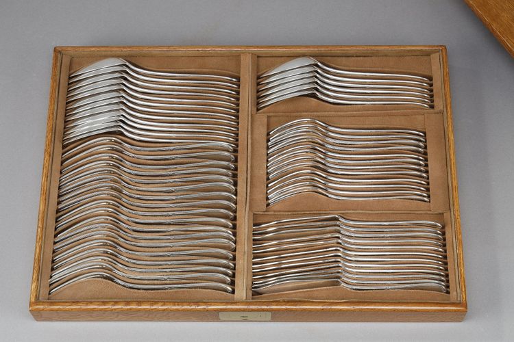 IMPORTANT SILVER AND Mother-of-pearl FLATWARE , IN ORIGINAL CASE. TÉTARD FRÈRES.