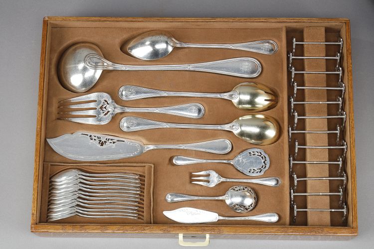 IMPORTANT SILVER AND Mother-of-pearl FLATWARE , IN ORIGINAL CASE. TÉTARD FRÈRES.