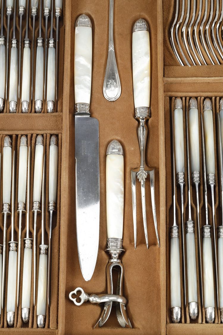 IMPORTANT SILVER AND Mother-of-pearl FLATWARE , IN ORIGINAL CASE. TÉTARD FRÈRES.