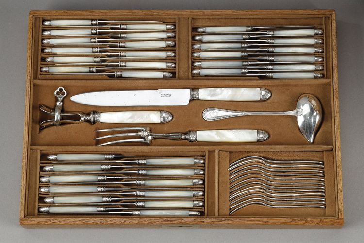 IMPORTANT SILVER AND Mother-of-pearl FLATWARE , IN ORIGINAL CASE. TÉTARD FRÈRES.