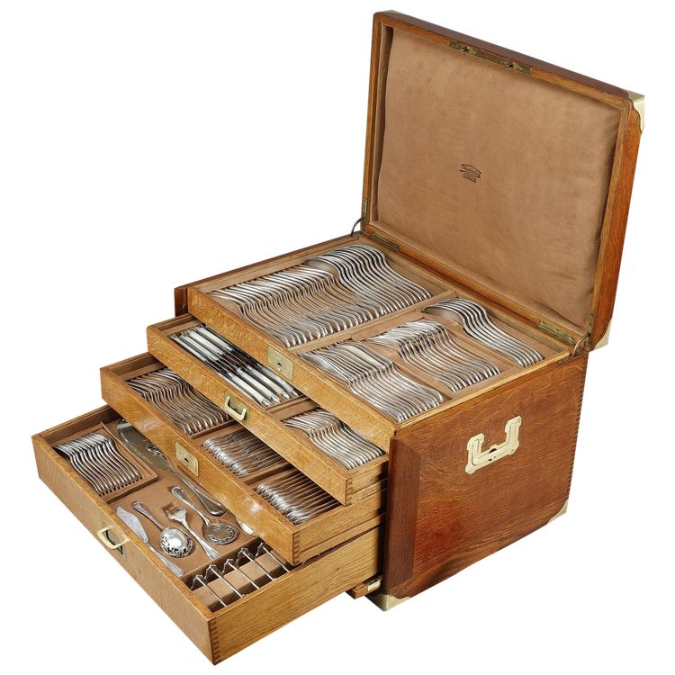 IMPORTANT SILVER AND Mother-of-pearl FLATWARE , IN ORIGINAL CASE. TÉTARD FRÈRES.
