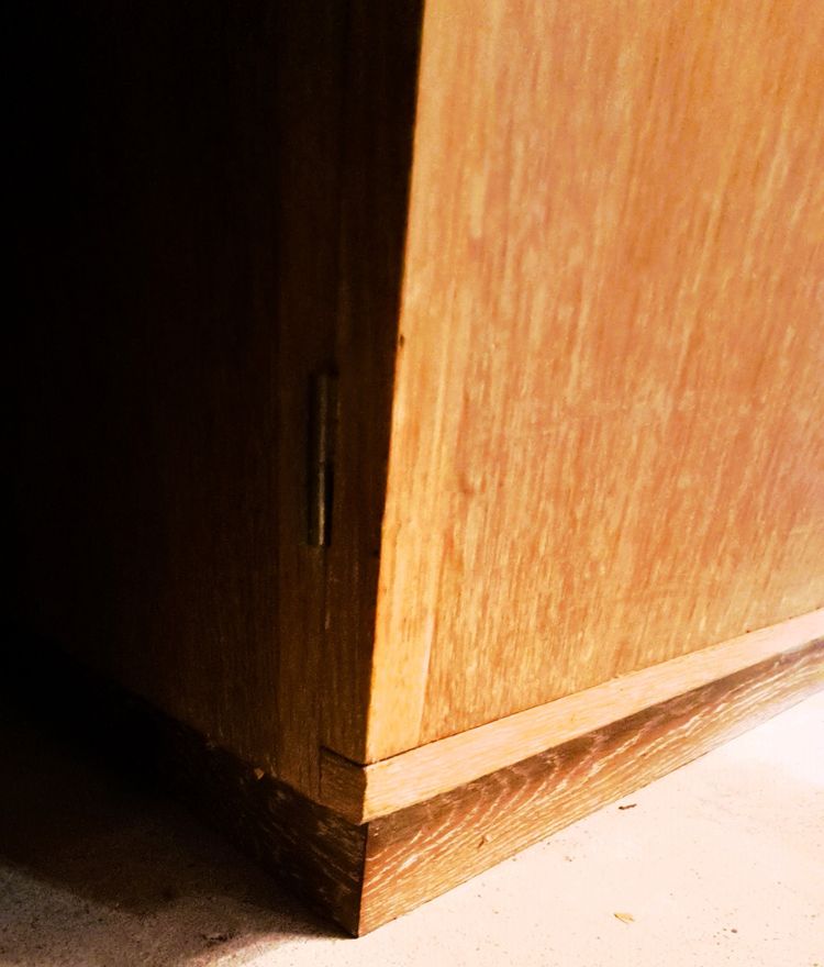 Meuble de métier avec 22 tiroirs et deux miroirs intérieur
