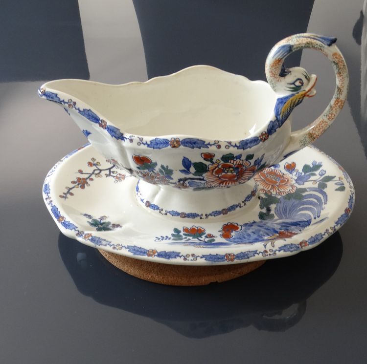 Gien factory. Earthenware sauce boat, Rooster and Peony model. Stamp from the 1930s-1960s.