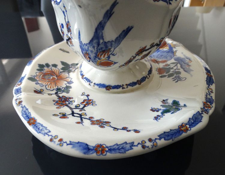 Gien factory. Earthenware sauce boat, Rooster and Peony model. Stamp from the 1930s-1960s.