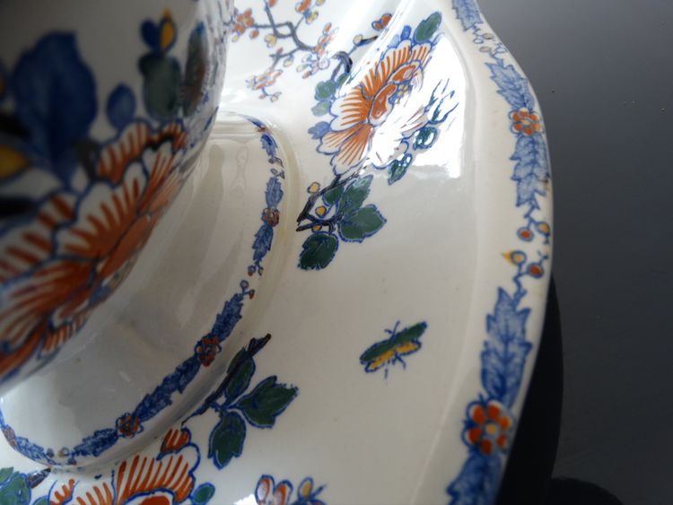 Gien factory. Earthenware sauce boat, Rooster and Peony model. Stamp from the 1930s-1960s.