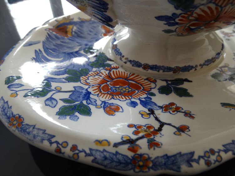 Gien factory. Earthenware sauce boat, Rooster and Peony model. Stamp from the 1930s-1960s.