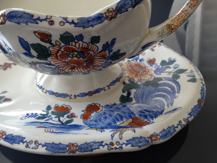 Gien factory. Earthenware sauce boat, Rooster and Peony model. Stamp from the 1930s-1960s.
