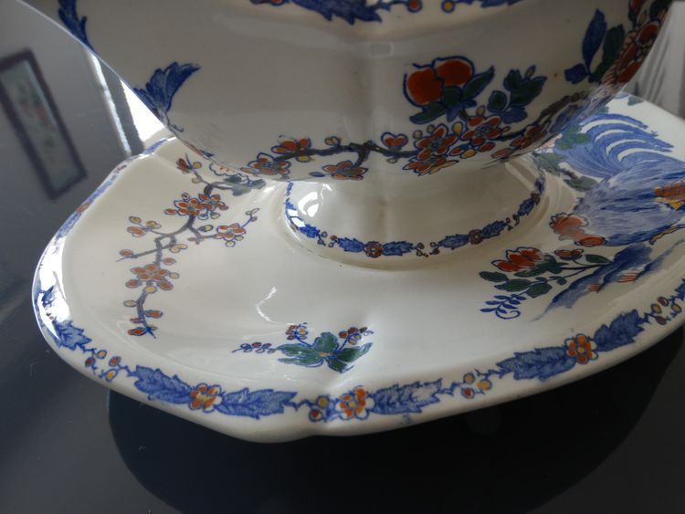 Gien factory. Earthenware sauce boat, Rooster and Peony model. Stamp from the 1930s-1960s.