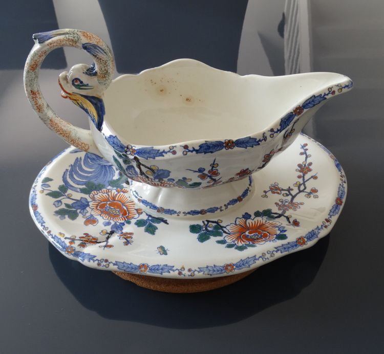Gien factory. Earthenware sauce boat, Rooster and Peony model. Stamp from the 1930s-1960s.