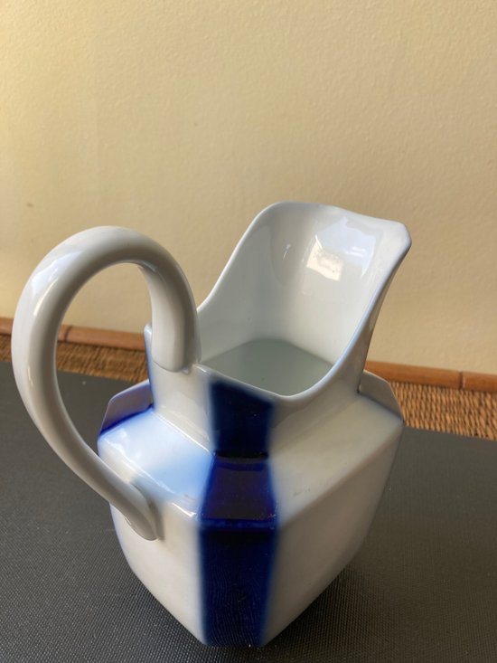 Pot à lait en porcelaine de Valentine