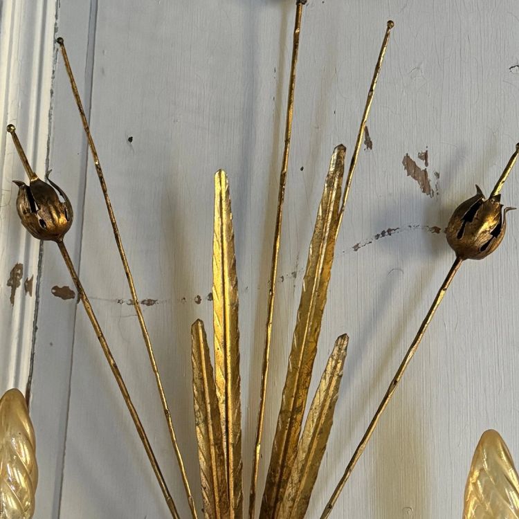 Paar Wandleuchter aus vergoldetem Metall in Form einer Weizenähre, Mitte des 20. Jahrhunderts