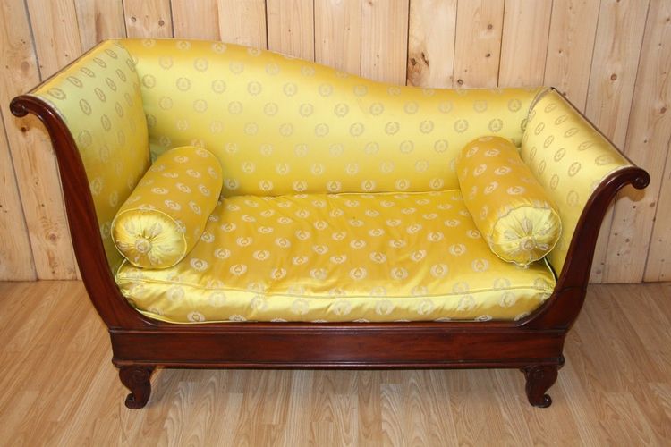 Divano letto in mogano del periodo di restauro