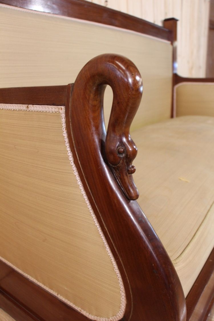 Divano turco del periodo di restauro in mogano con collo di cigno