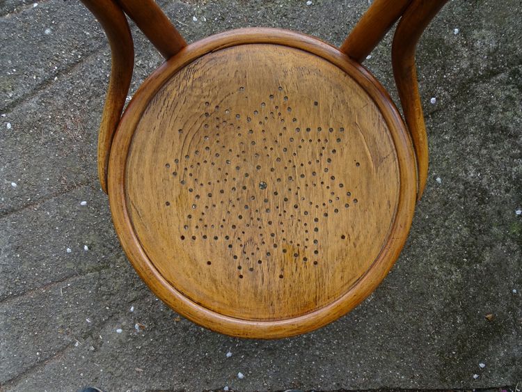 Set of 4 bistro chairs by Kohn No. 30 with wooden seats, circa 1910, no. Thonet