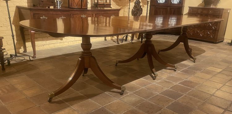 Table De Salle à Manger à Triple Piédestal En Acajou Massif - Angleterre ( 3m33 De Long)
