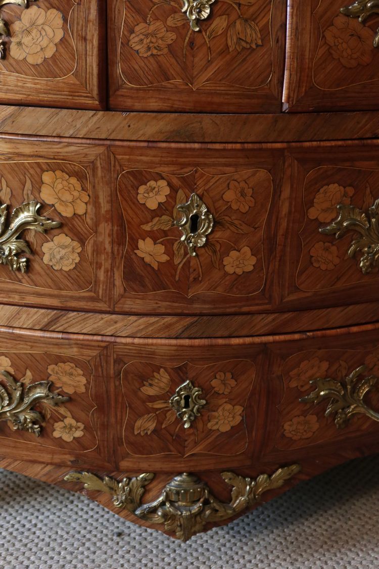 Commode Louis XV marqueterie de fleurs