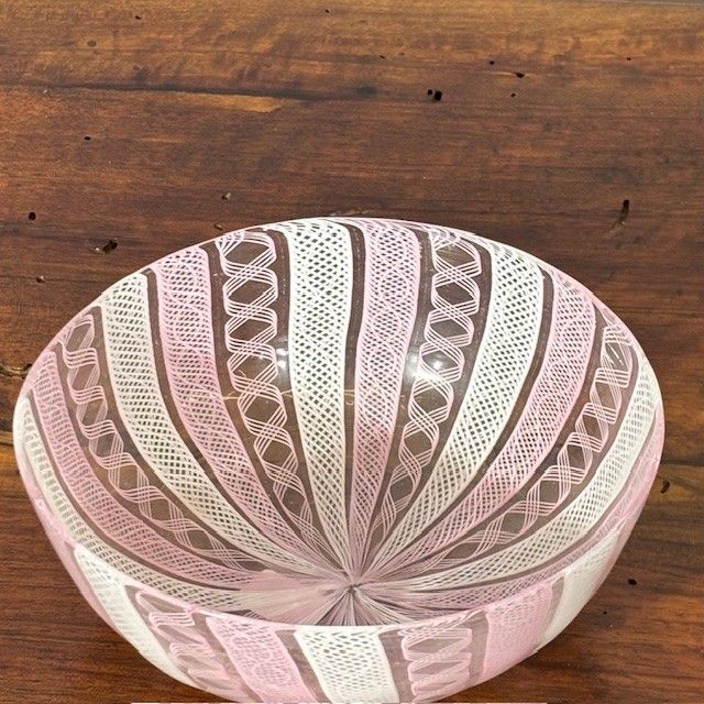 Centre de table ancien en verre de Murano Salviati, fin du XIXe siècle, verre Zanfirico. Taille cm 15 h 6 