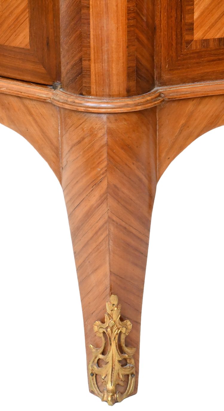 Credenza intarsiata in stile Luigi XV