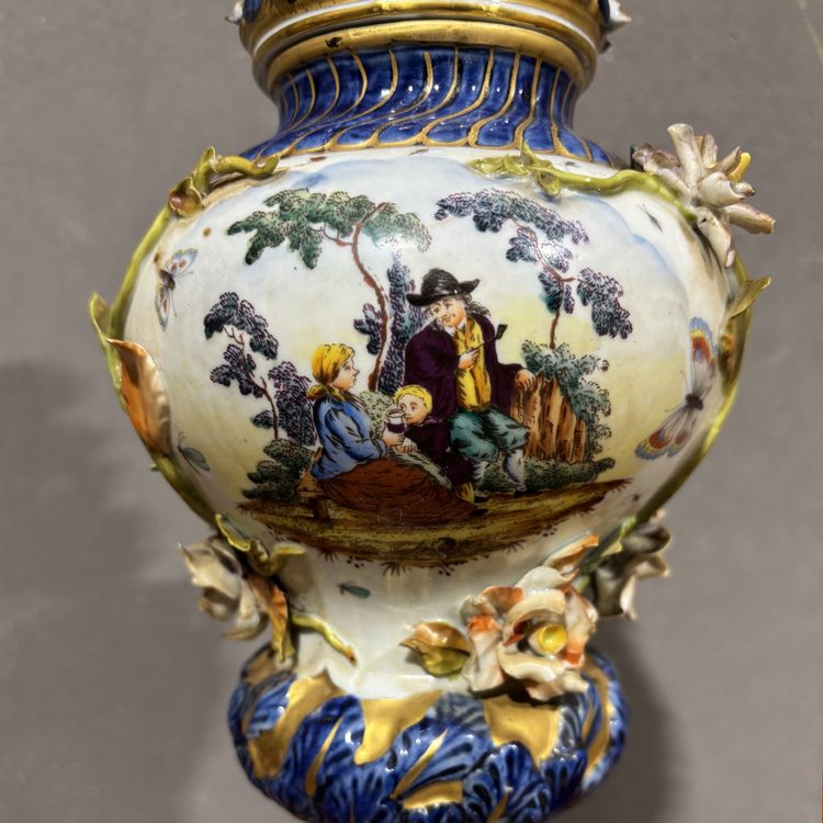 Paire de vases anciens en porcelaine de Sèvres, XIXe siècle