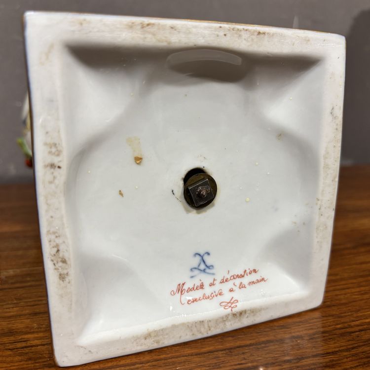 Paire de vases anciens en porcelaine de Sèvres, XIXe siècle