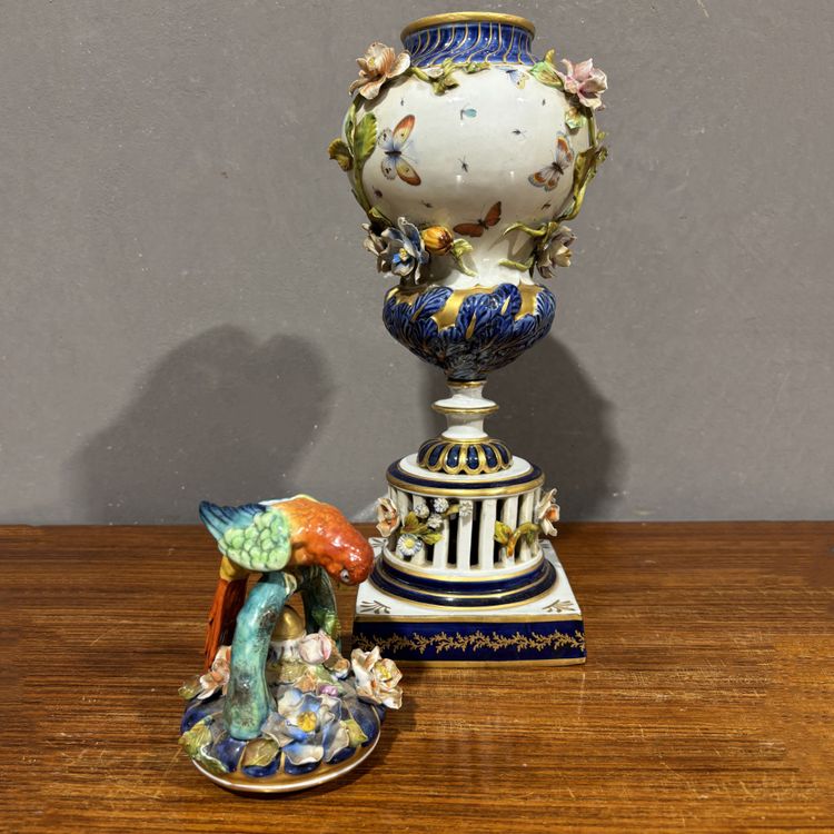 Paire de vases anciens en porcelaine de Sèvres, XIXe siècle