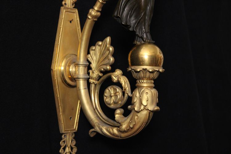 Empire wall lamp in gilded and patinated bronze with Fame, 19th century