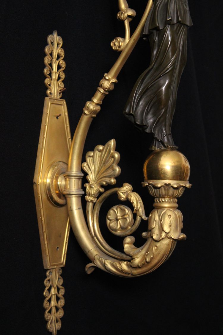 Empire wall lamp in gilded and patinated bronze with Fame, 19th century