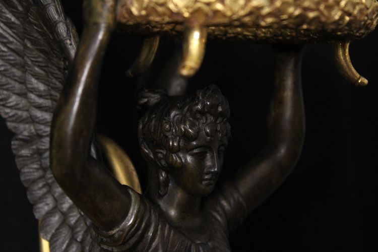 Empire wall lamp in gilded and patinated bronze with Fame, 19th century