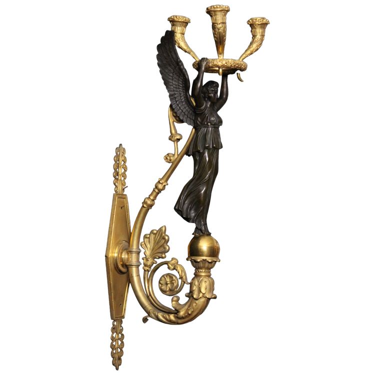 Empire wall lamp in gilded and patinated bronze with Fame, 19th century